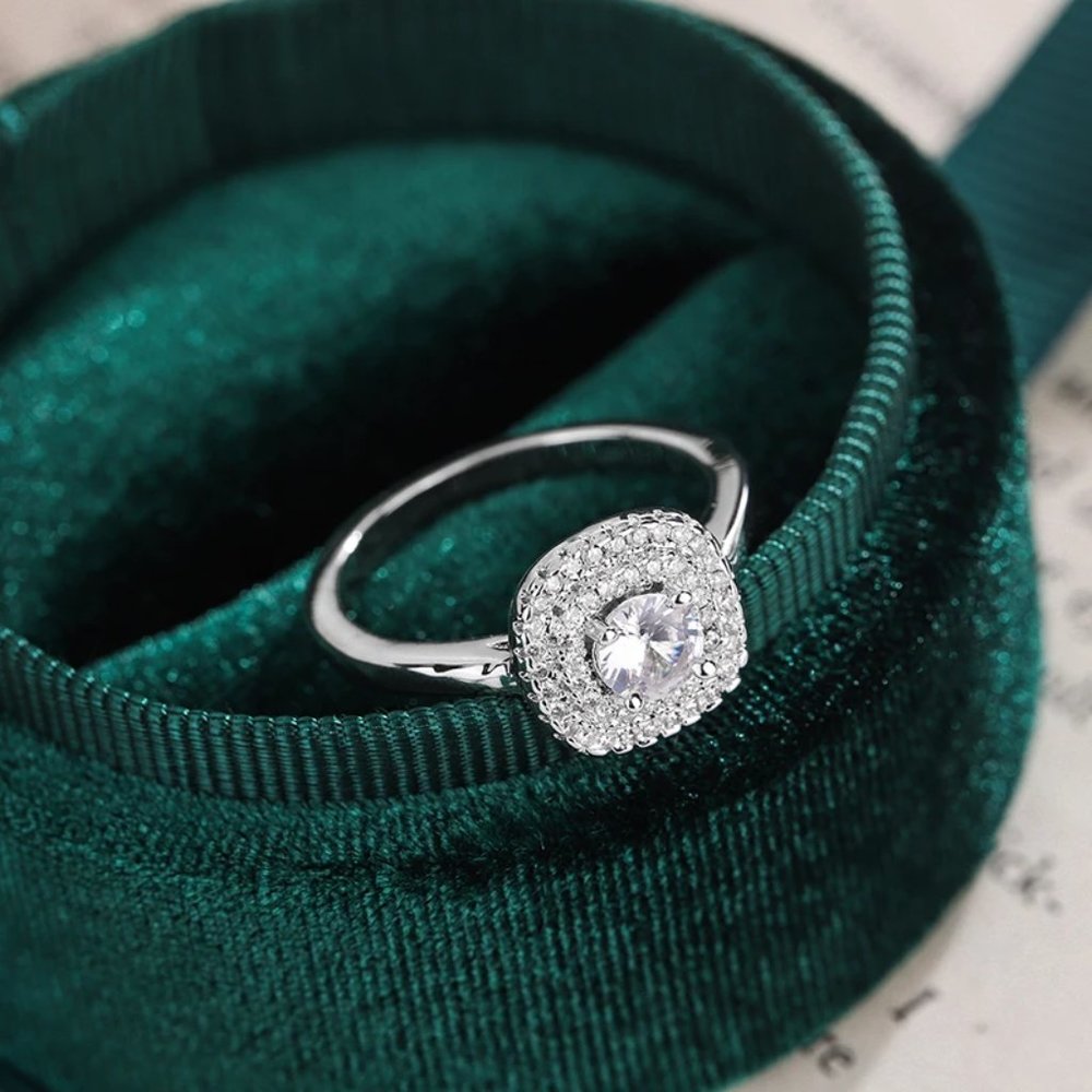 Stunning Ladies Halo Bridal Ring .925 Solid Sterling Silver - Picture 5 of 13